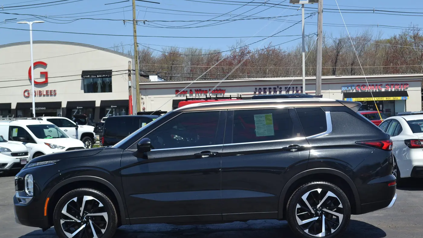 2023 Mitsubishi Outlander SE