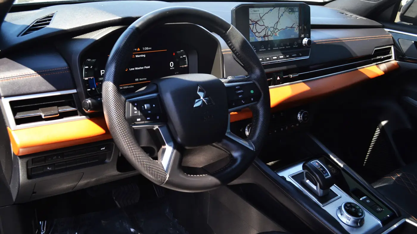 2023 Mitsubishi Outlander SE