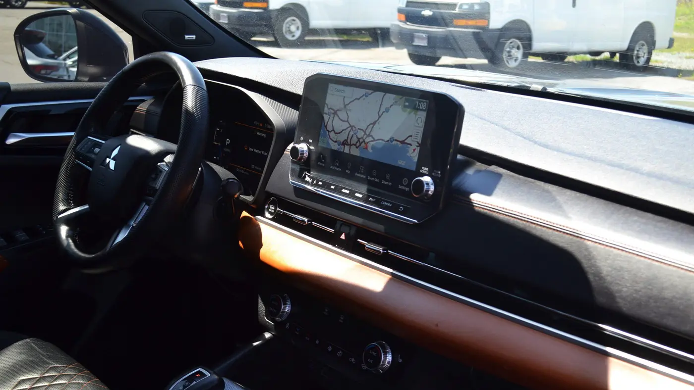 2023 Mitsubishi Outlander SE