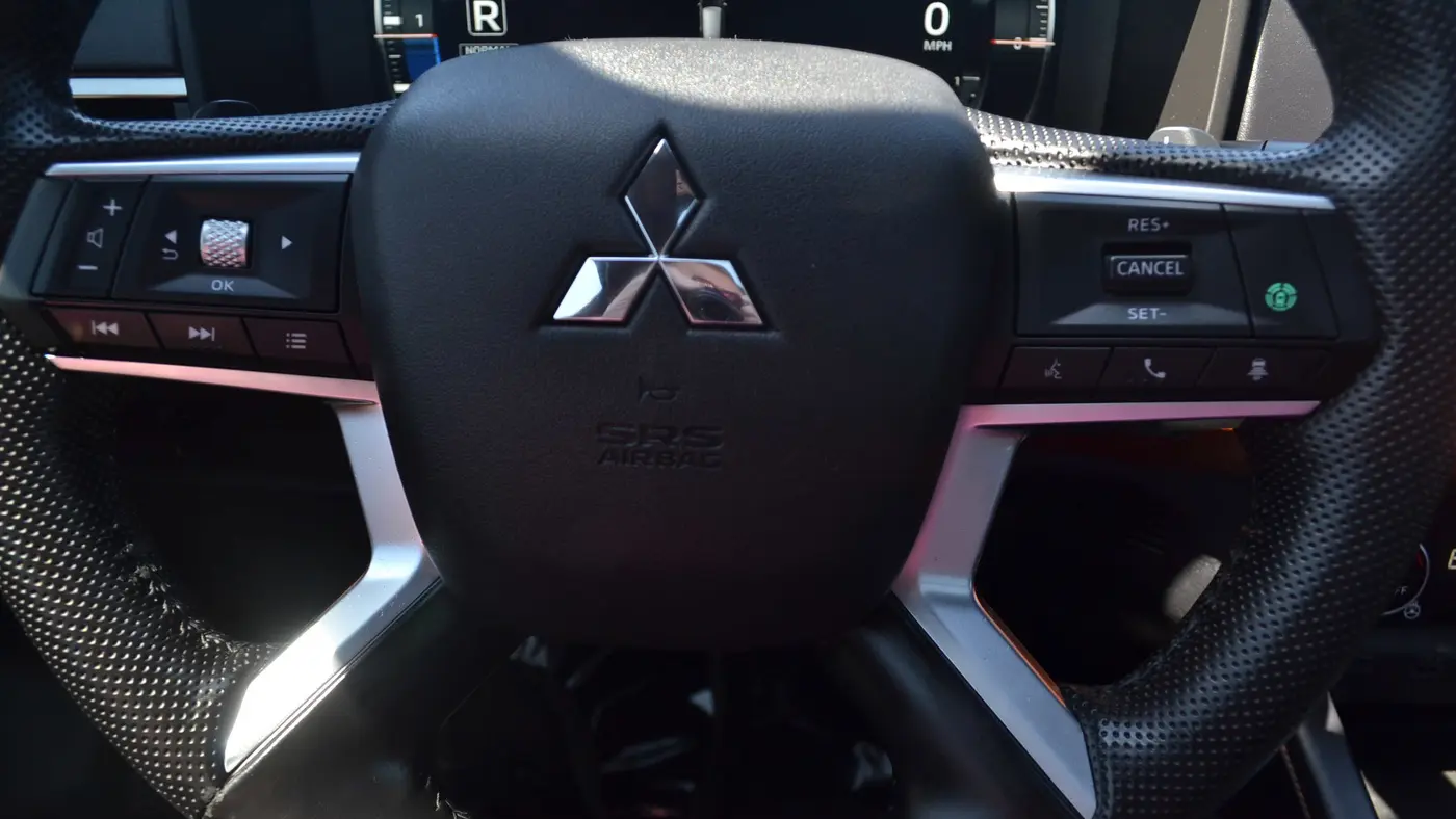2023 Mitsubishi Outlander SE