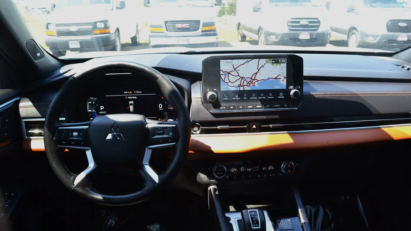 2023 Mitsubishi Outlander SE