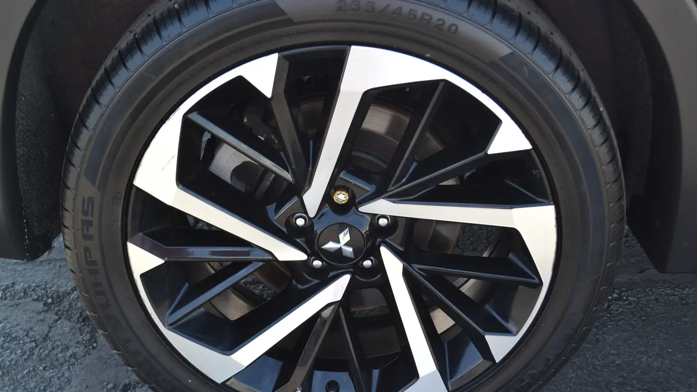 2023 Mitsubishi Outlander SE