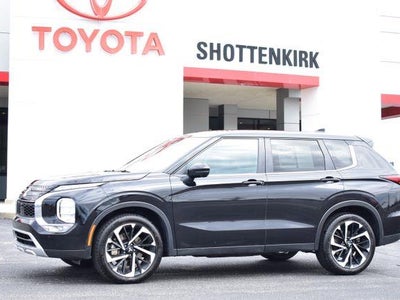 Photo of a 2024 Mitsubishi Outlander AWD SE 4DR SUV for sale
