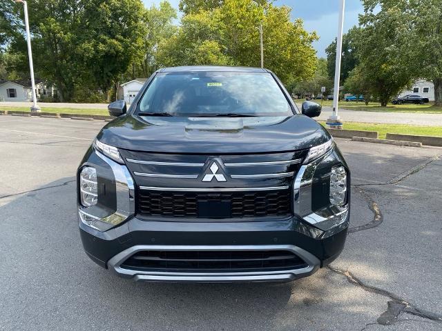 2025 Mitsubishi Outlander SE — photo 1 of 24