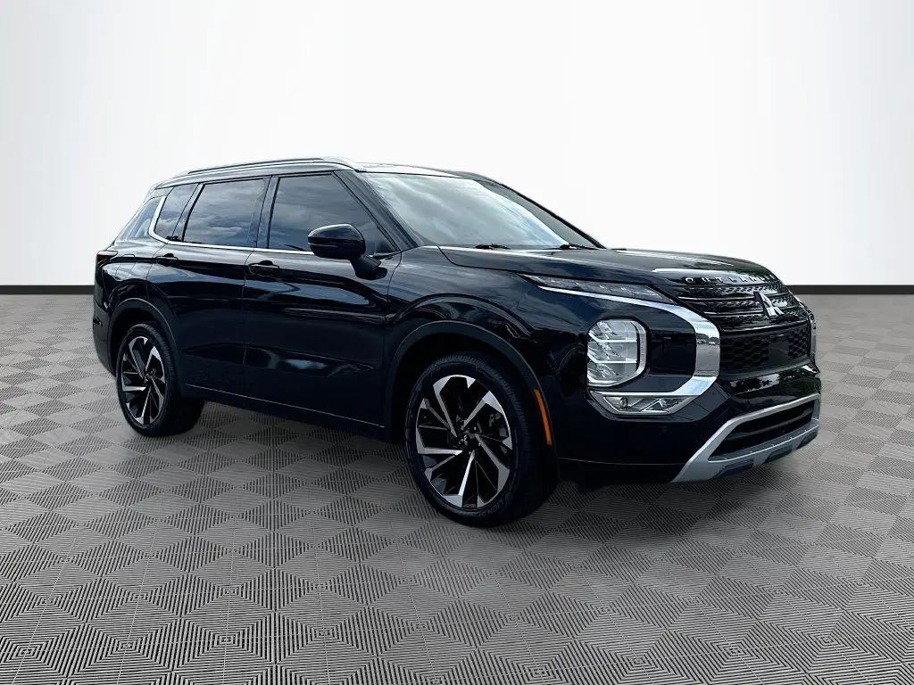 2022 Mitsubishi Outlander - $16,186