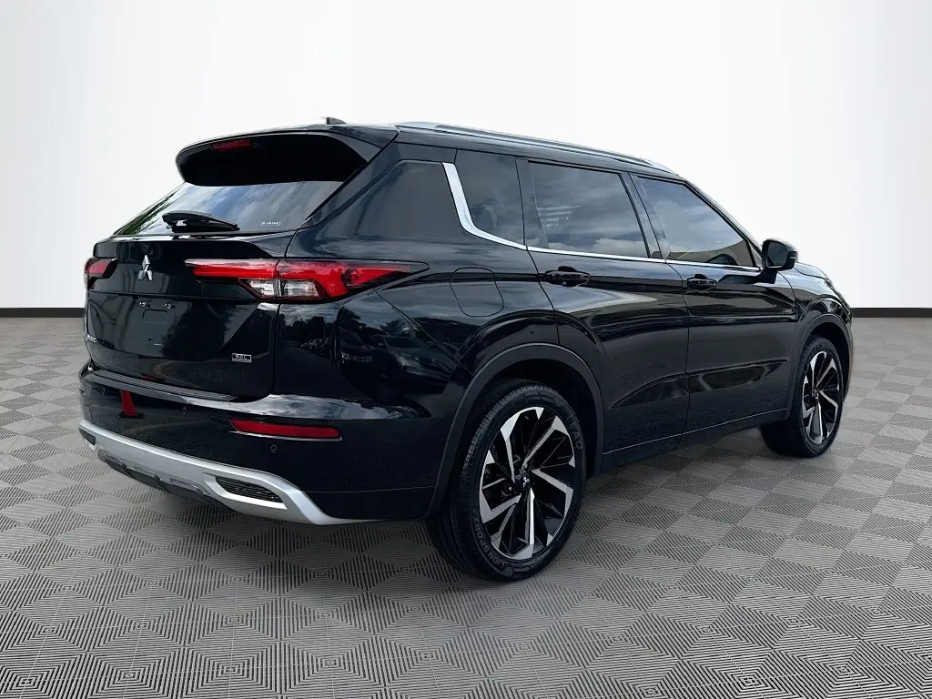 2022 Mitsubishi Outlander - $16,186