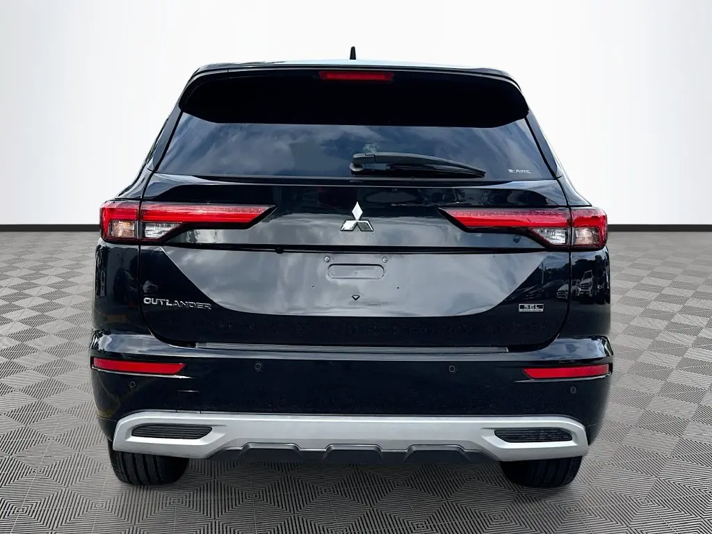 2022 Mitsubishi Outlander - $16,186