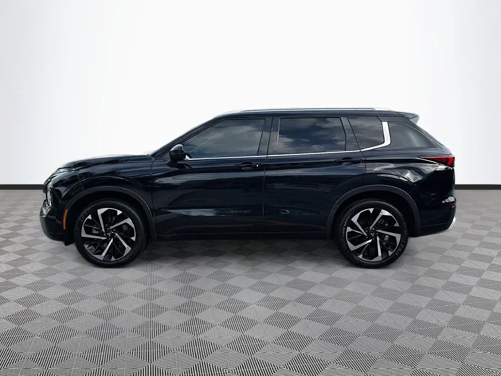 2022 Mitsubishi Outlander - $16,186
