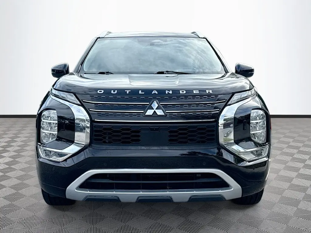 2022 Mitsubishi Outlander - $16,186