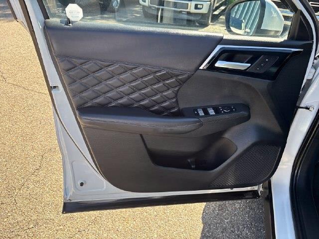 2022 Mitsubishi Outlander - $19,179