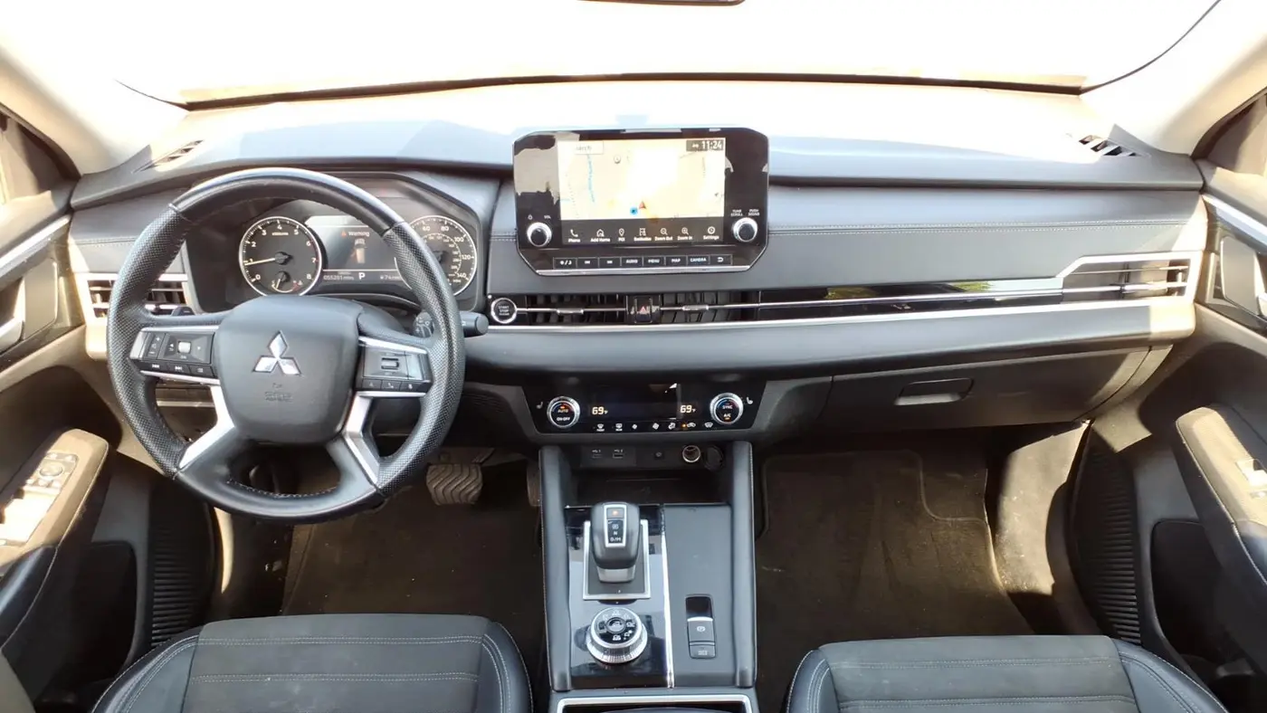 2024 Mitsubishi Outlander SE