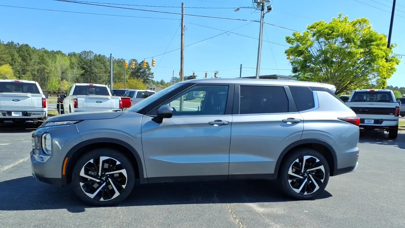 2024 Mitsubishi Outlander SE