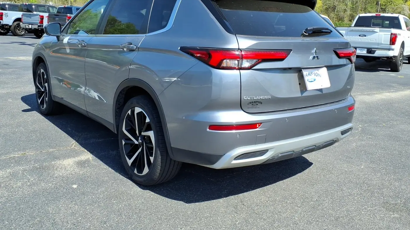 2024 Mitsubishi Outlander SE