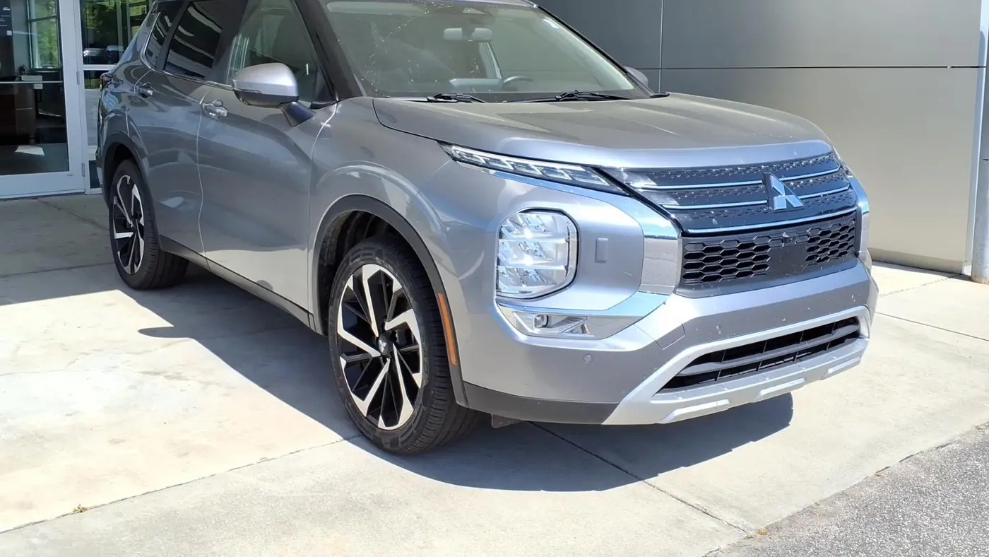 Preowned 2024 Mitsubishi Outlander SE for Sale