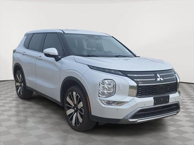 Photo of a 2025 Mitsubishi Outlander AWD SE 4DR SUV for sale
