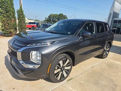 Photo of a 2025 Mitsubishi Outlander AWD SE 4DR SUV for sale