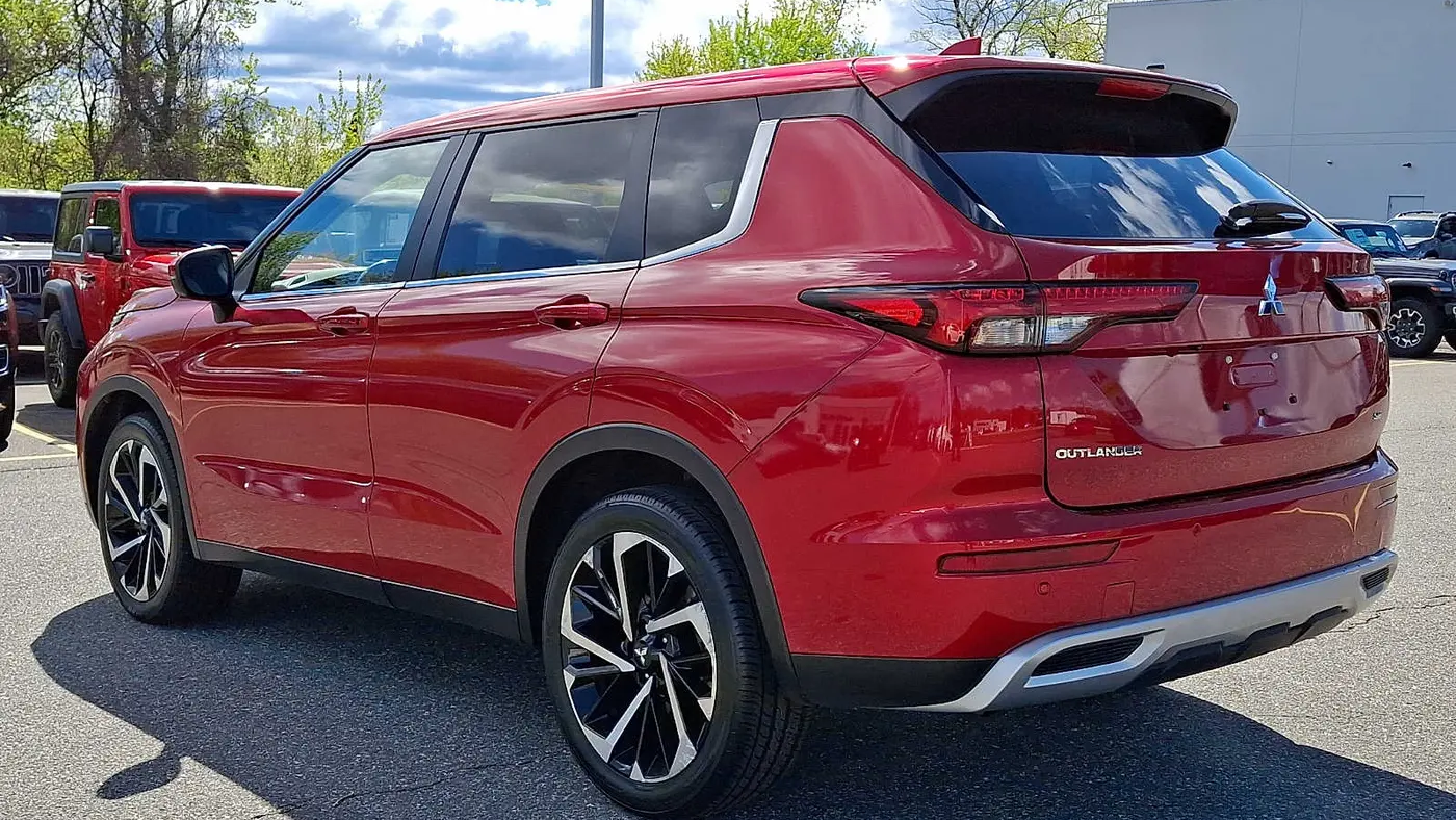 2024 Mitsubishi Outlander SE