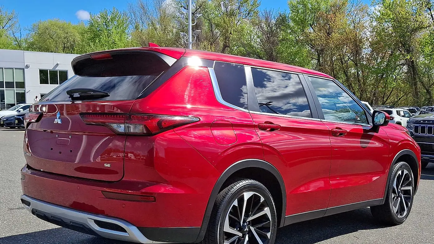 2024 Mitsubishi Outlander SE