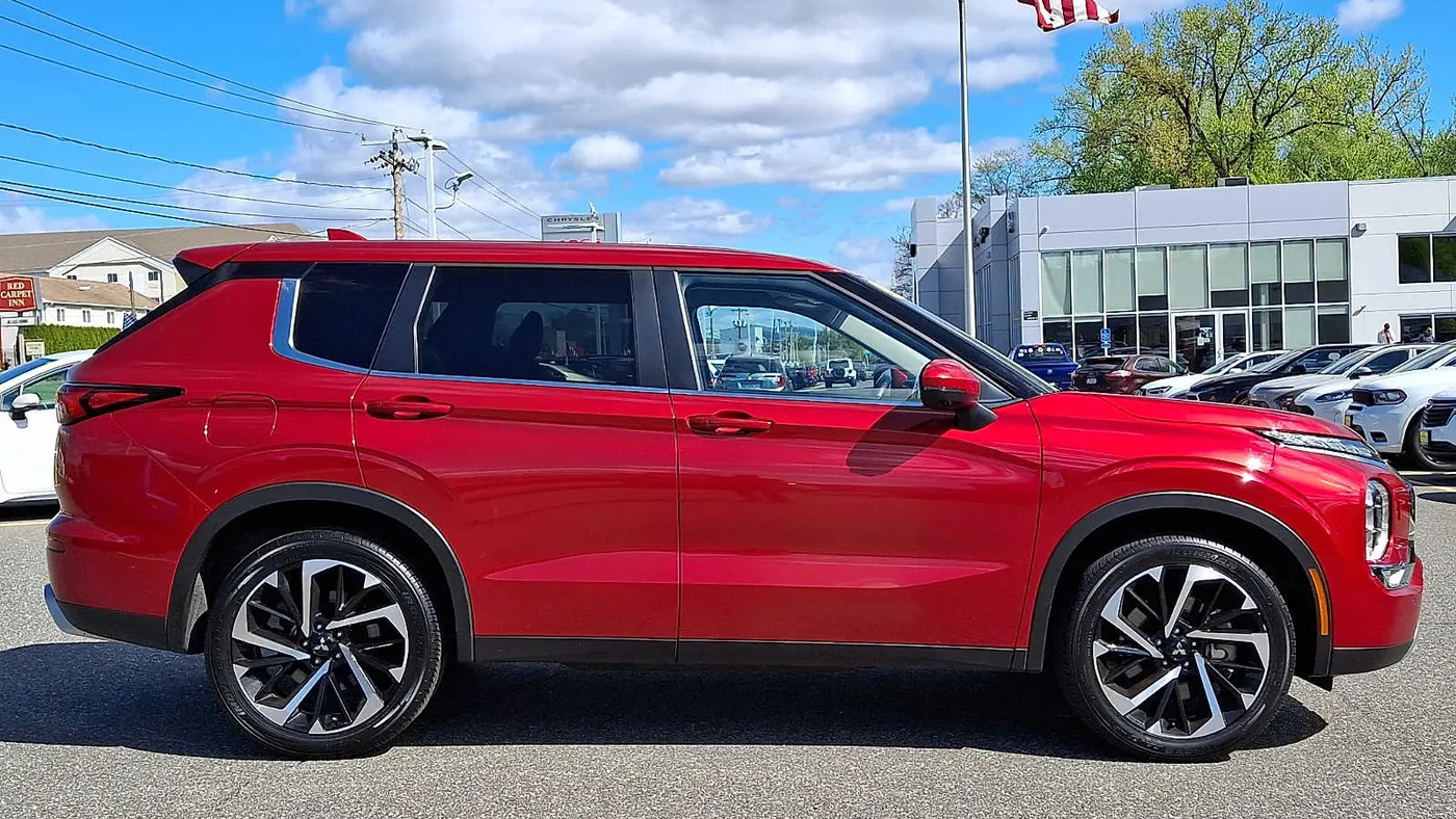 2024 Mitsubishi Outlander SE