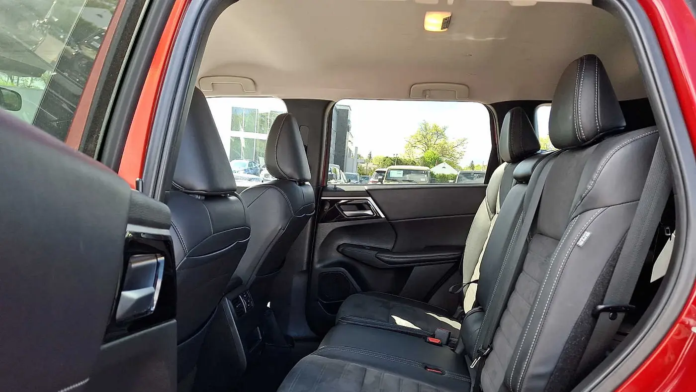 2024 Mitsubishi Outlander SE