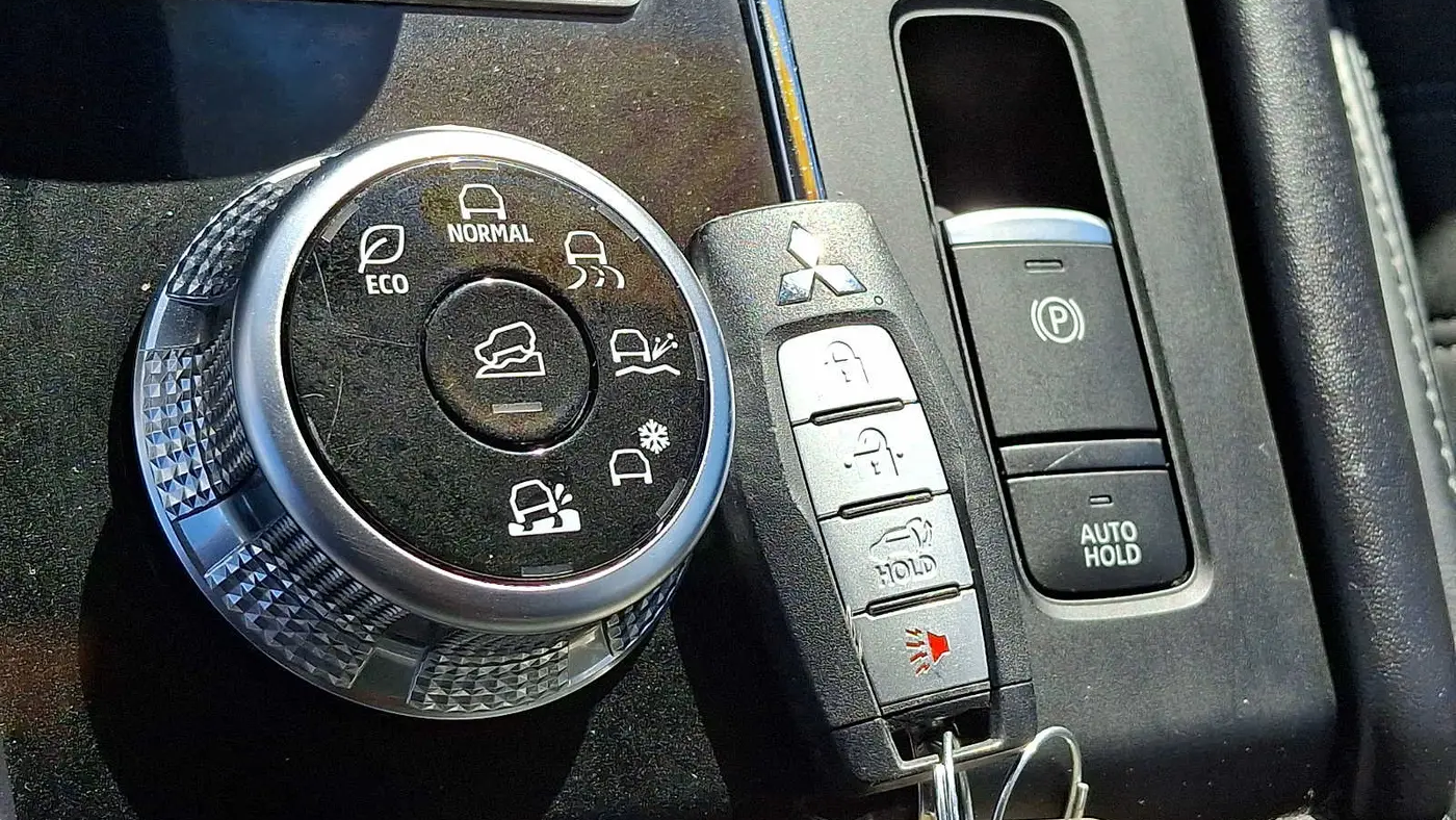 2024 Mitsubishi Outlander SE