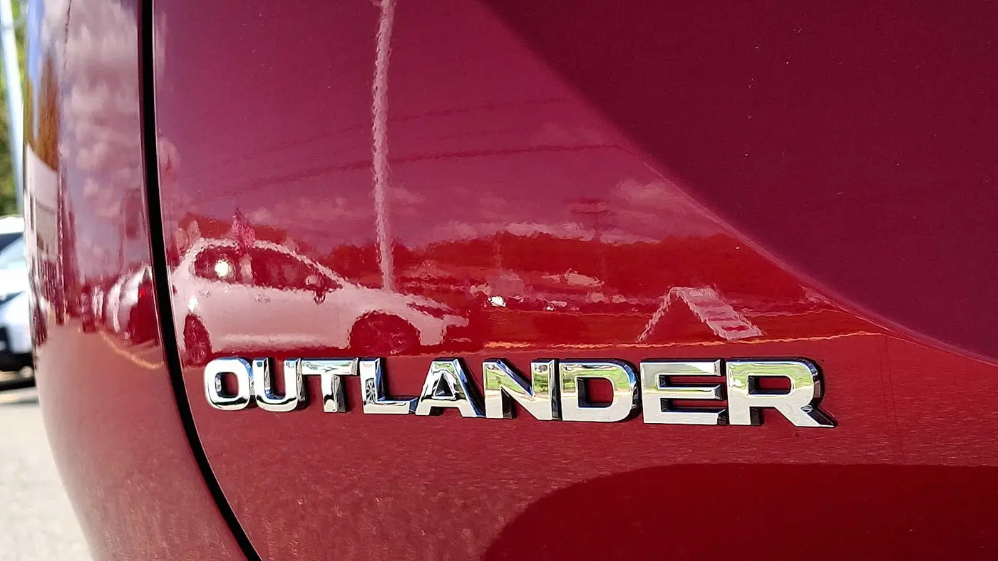 2024 Mitsubishi Outlander SE