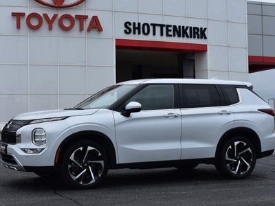 Photo of a 2024 Mitsubishi Outlander AWD SE 4DR SUV for sale