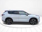 2024 Outlander Thumbnail 3