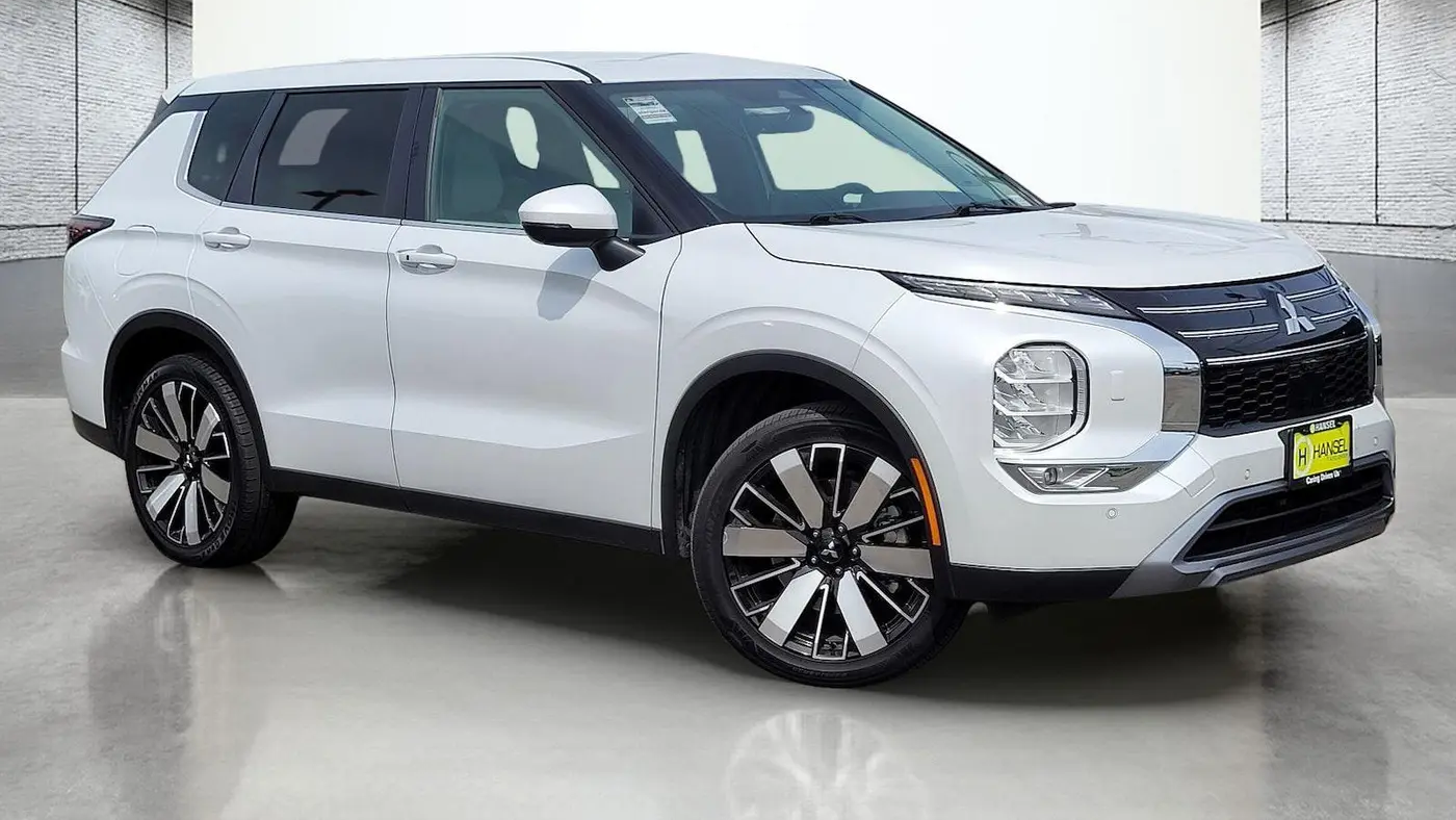 Preowned 2025 Mitsubishi Outlander SE for Sale