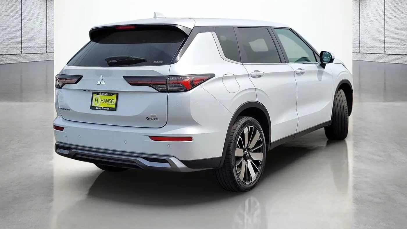 2025 Mitsubishi Outlander SE