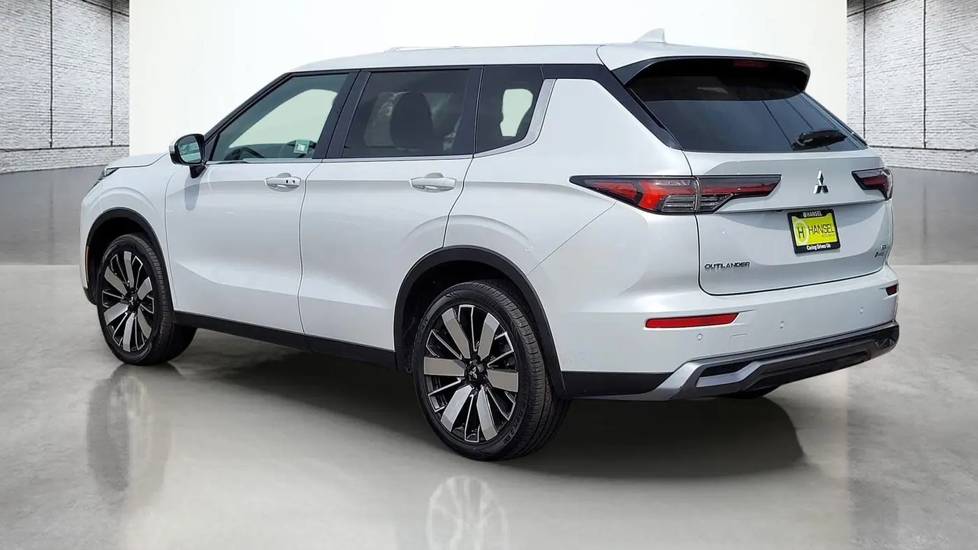 2025 Mitsubishi Outlander SE