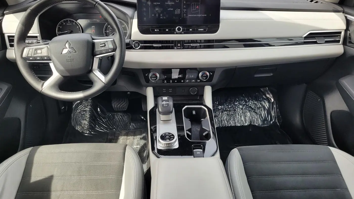 2025 Mitsubishi Outlander SE