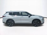 2024 Outlander Thumbnail 4