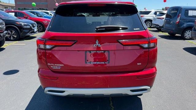 2024 Mitsubishi Outlander SE
