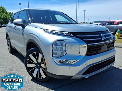 Photo of a 2025 Mitsubishi Outlander AWD SE 4DR SUV for sale