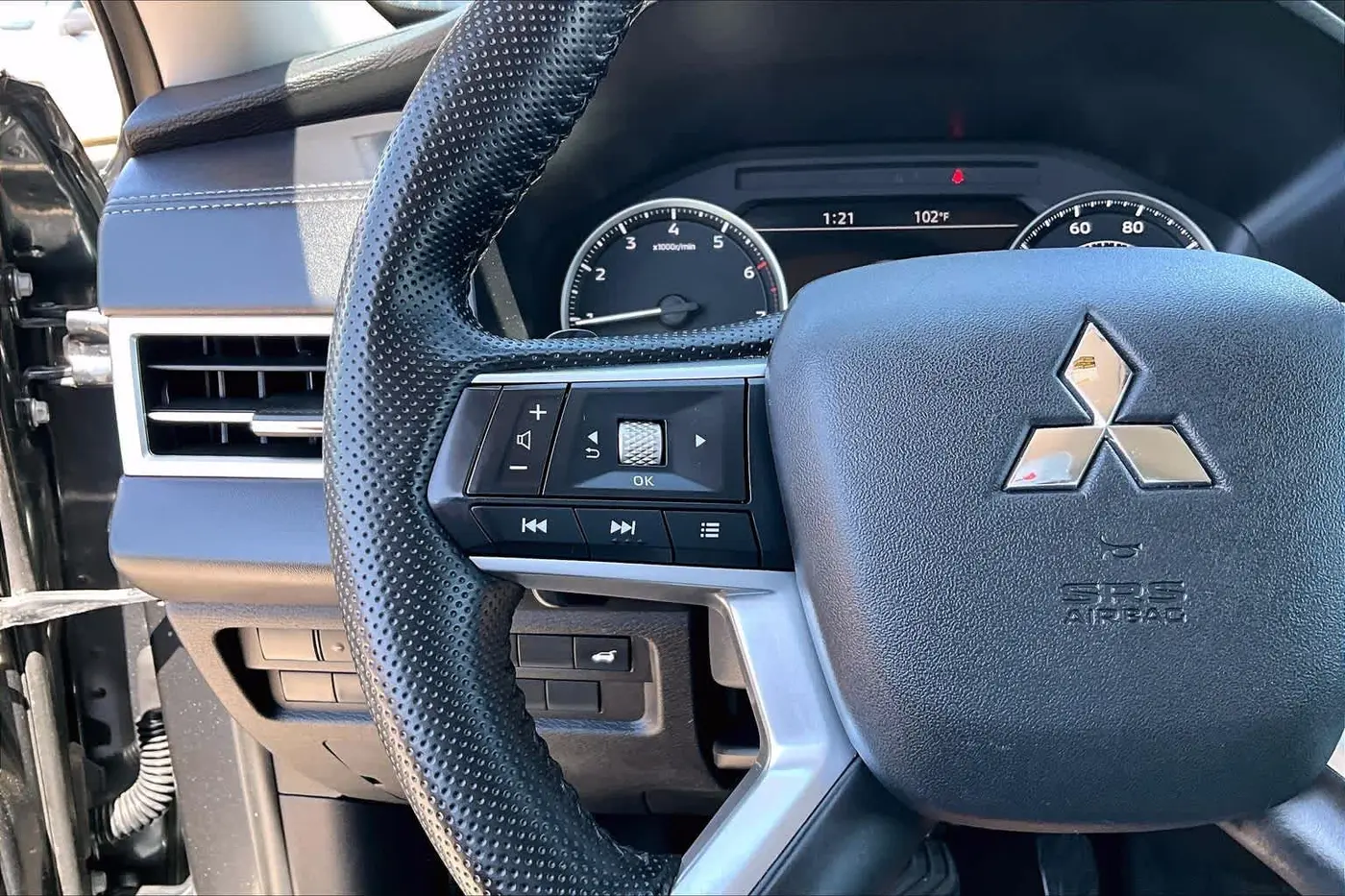 2025 Mitsubishi Outlander - $23,779
