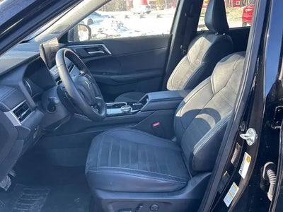 Photo of a 2025 Mitsubishi Outlander AWD SE 4DR SUV for sale