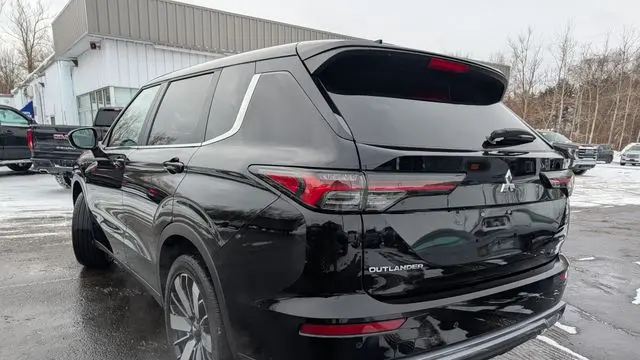 2025 Mitsubishi Outlander SE