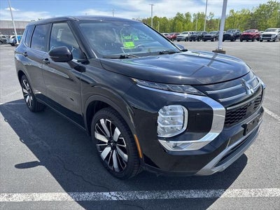 Photo of a 2025 Mitsubishi Outlander AWD SE 4DR SUV for sale