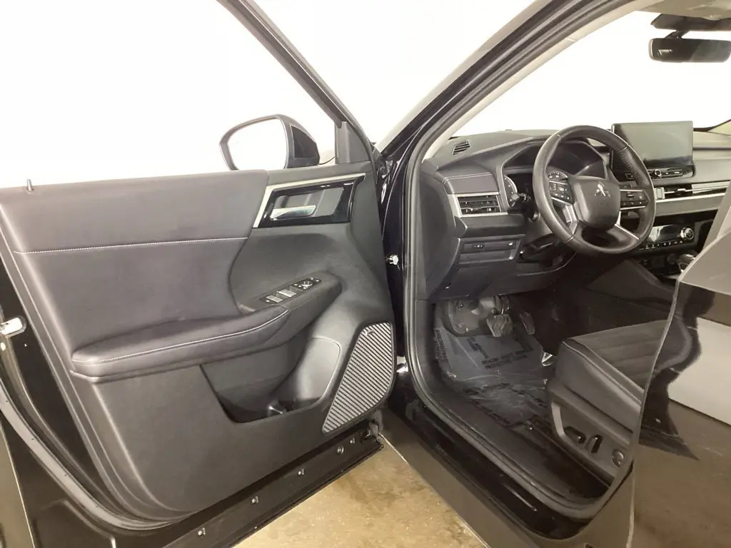 2025 Mitsubishi Outlander - $26,084