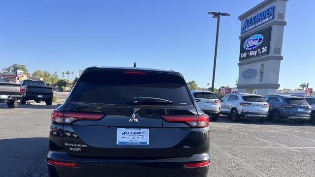 2023 Mitsubishi Outlander SE