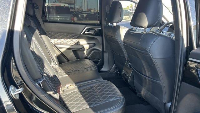 2023 Mitsubishi Outlander SE