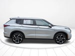 2024 Outlander Thumbnail 3