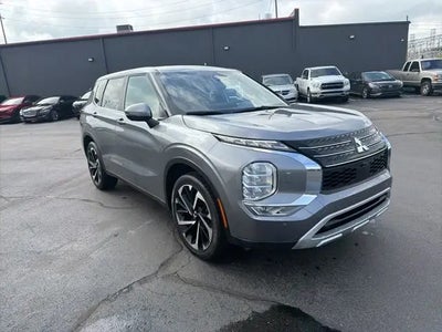 Photo of a 2024 Mitsubishi Outlander AWD SE 4DR SUV for sale