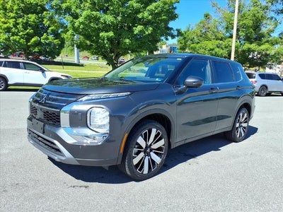Photo of a 2025 Mitsubishi Outlander AWD SE 4DR SUV for sale