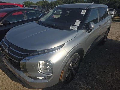 Photo of a 2025 Mitsubishi Outlander AWD SE 4DR SUV for sale