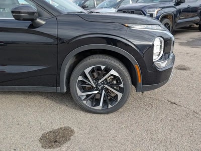 Photo of a 2024 Mitsubishi Outlander AWD SE 4DR SUV for sale