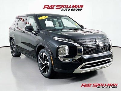 Photo of a 2024 Mitsubishi Outlander AWD SE 4DR SUV for sale