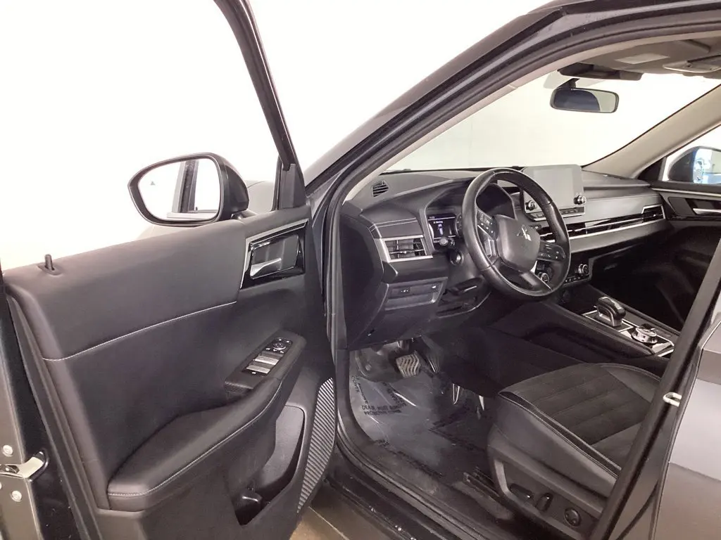 2024 Mitsubishi Outlander - $21,564