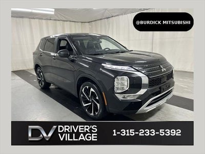 Photo of a 2024 Mitsubishi Outlander AWD SE 4DR SUV for sale
